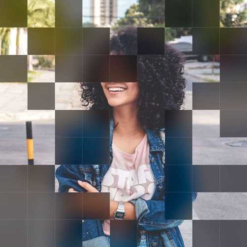 Image partiellement dévoilée - B